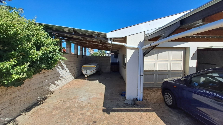 5 Bedroom Property for Sale in Amandelrug Western Cape